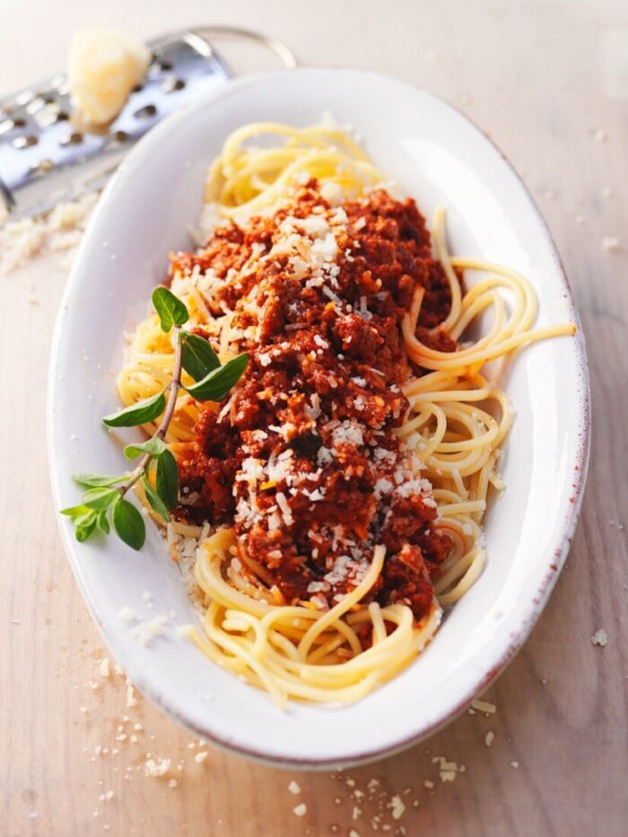 traditional italian spaghetti bolognese