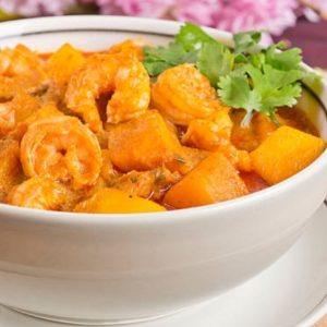 Kaeng Phet Kung [Thai red prawn curry]